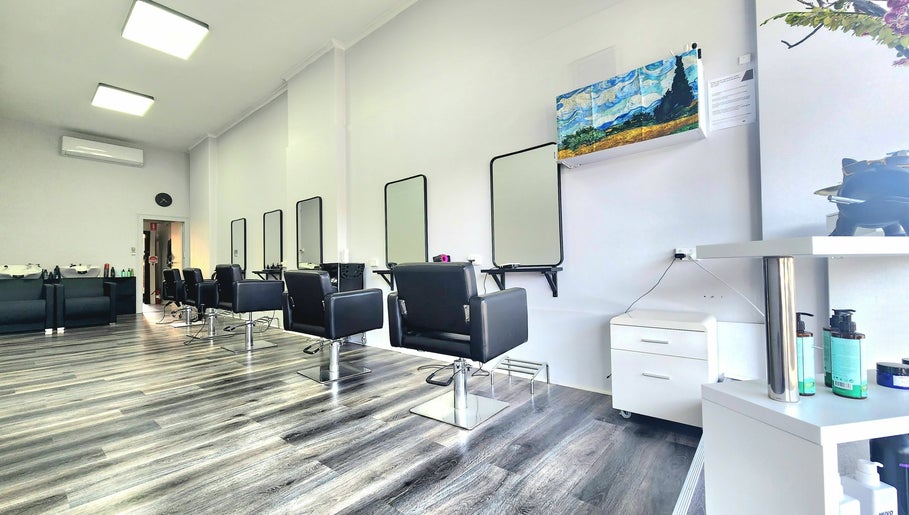 La V Hairdressing image 1