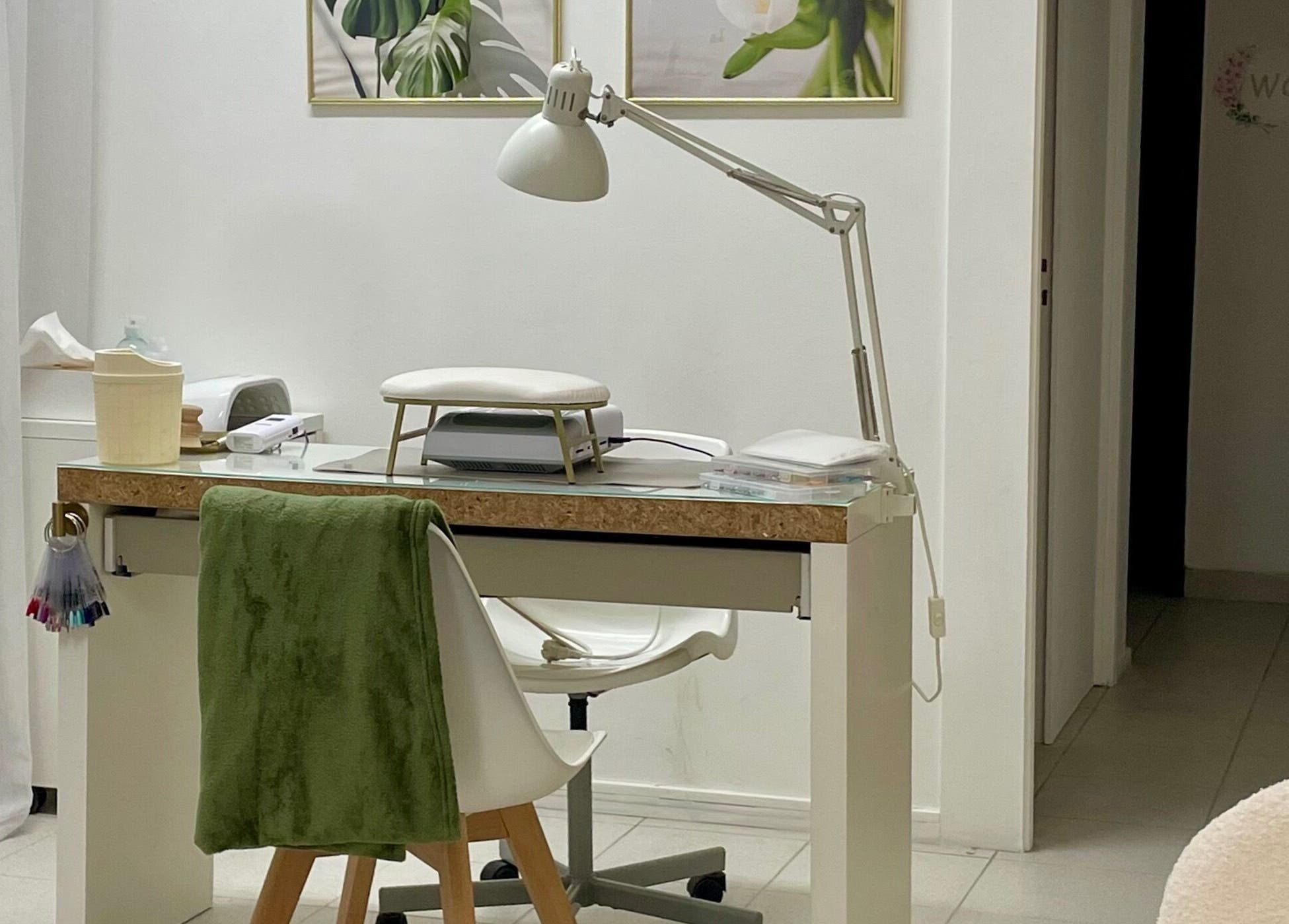 Mesa de tratamento elegante na Sweetbeauty, Barroselas, Viana Do Castelo, PT, com decoração moderna.