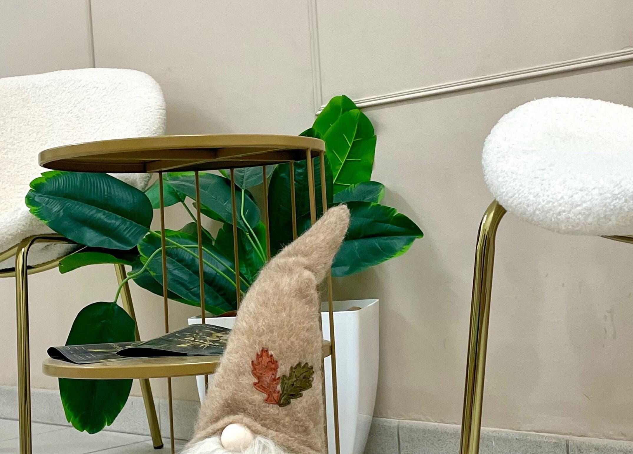 Canto relaxante no Sweetbeauty, Barroselas, Viana Do Castelo, PT, com cadeiras confortáveis e decoração verde.