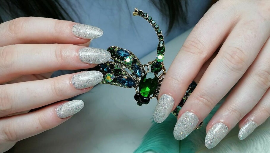 Berga's Nails & Make up, bild 1