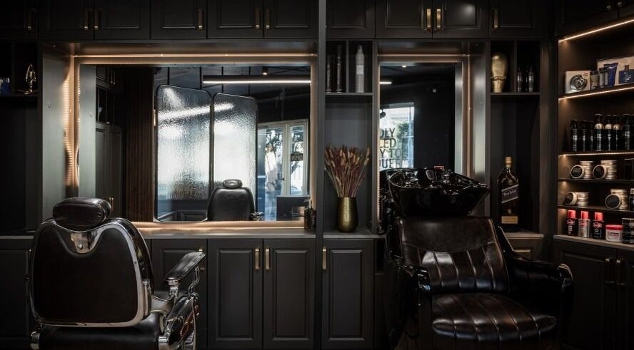 Luxurious black leather chairs in Antonio's Barbershop Spinola Park, San Ġiljan, MT.