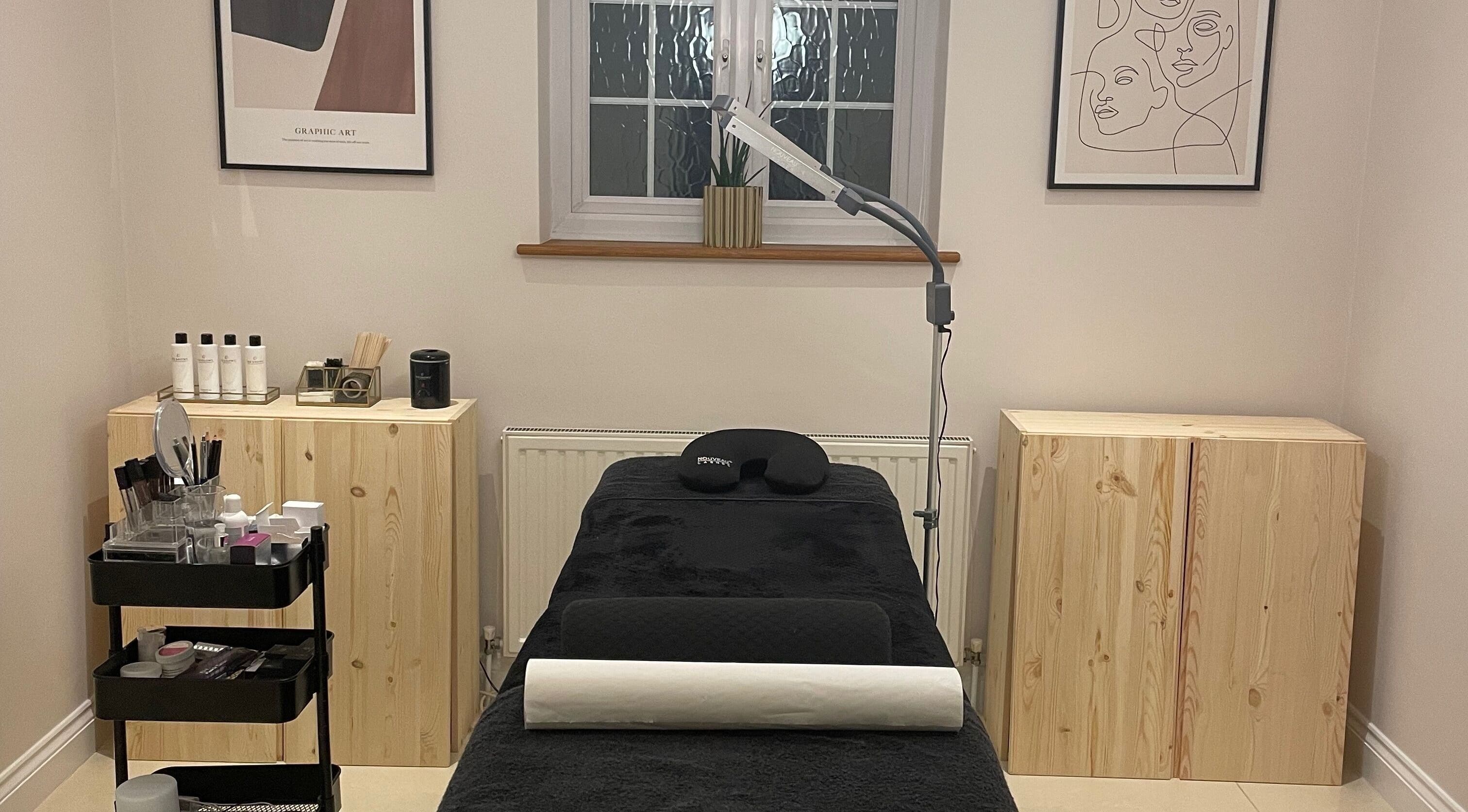 Pluck'd Chelmsford treatment room in Chelmsford, England, GB, featuring a cozy massage bed and stylish decor.