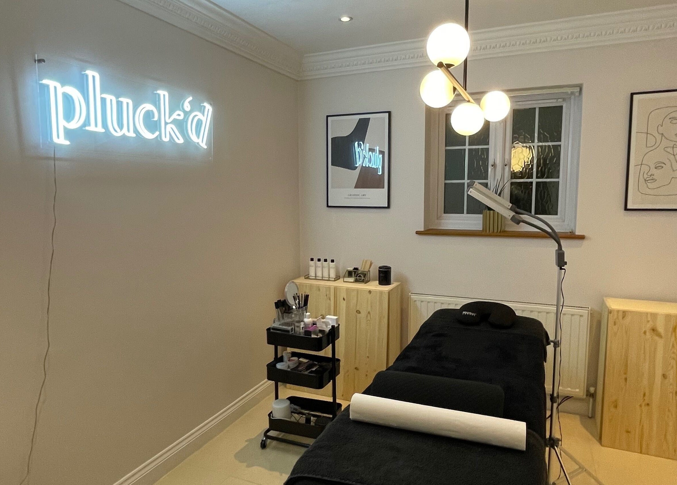 Modern treatment room at Pluck’d Hornchurch in Hornchurch, England, GB, showcasing stylish decor and equipment.