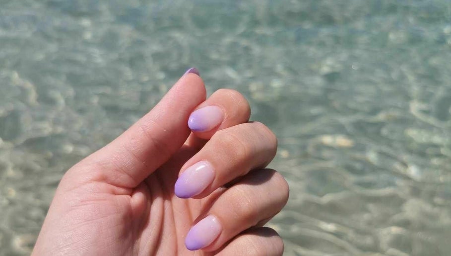 RoseNails_cy image 1