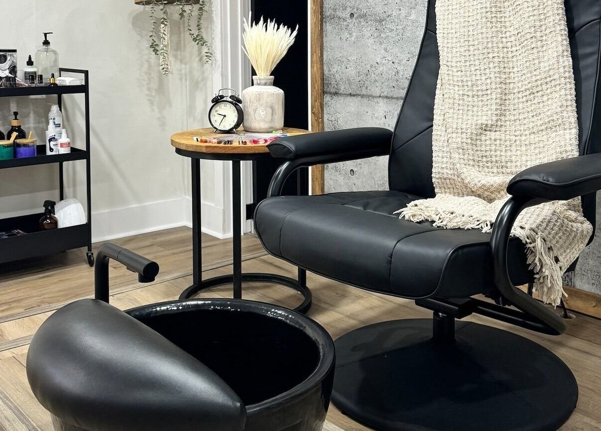 Luxurious spa chair and foot bath at RelaKS Beauty & Headspa, Temiskaming Shores, Ontario, CA.