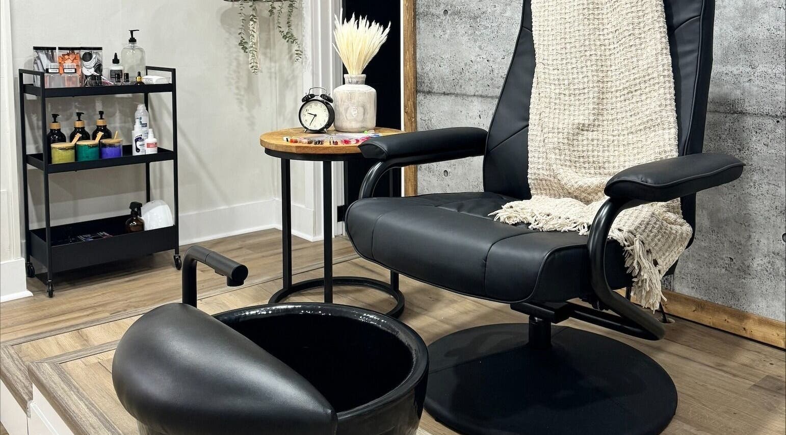 Luxurious spa chair and foot bath at RelaKS Beauty & Headspa, Temiskaming Shores, Ontario, CA.