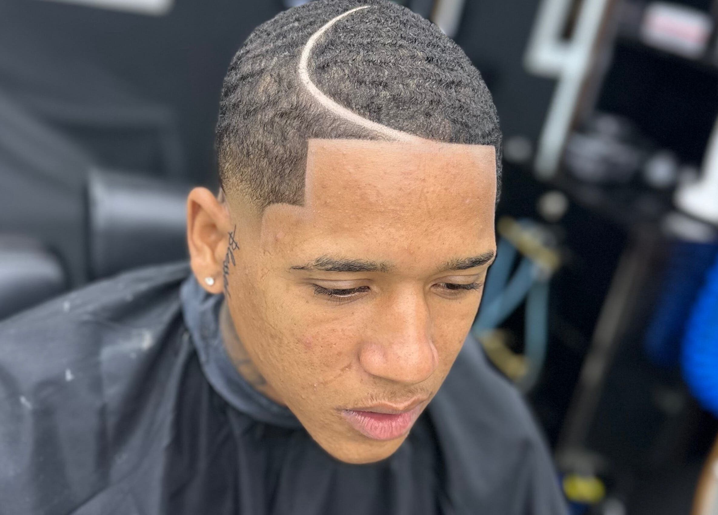 Corte de cabello moderno en Cirujano Barber’Shop, Santo Domingo, Distrito Nacional, DO.