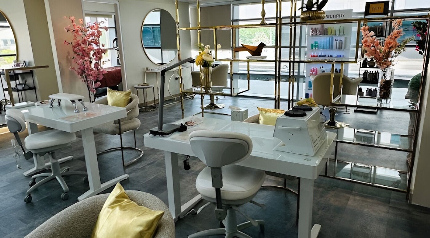 Chic interior of Bonita Beauty Lounge, أبو ظبي, أبو ظبي, AE, featuring luxurious treatment stations.