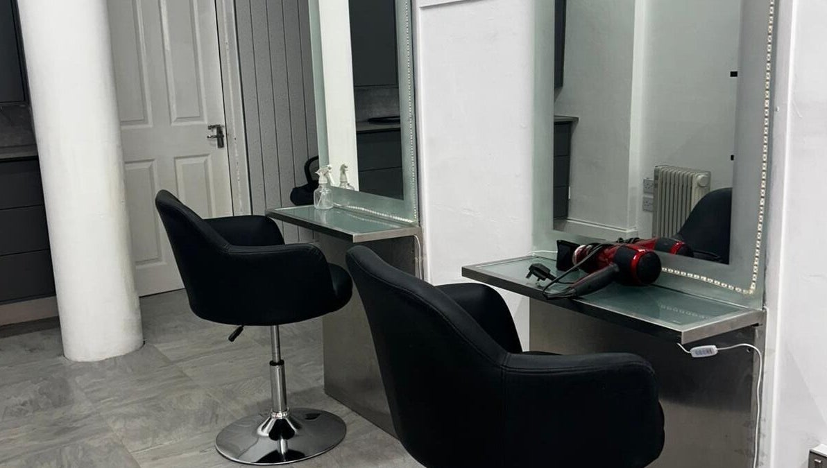 Elegant Styles Studio hair styling station in Glasgow, Scotland, GB with sleek chairs and mirrors.