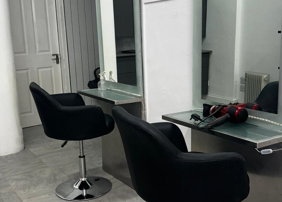 Elegant Styles Studio hair styling station in Glasgow, Scotland, GB with sleek chairs and mirrors.