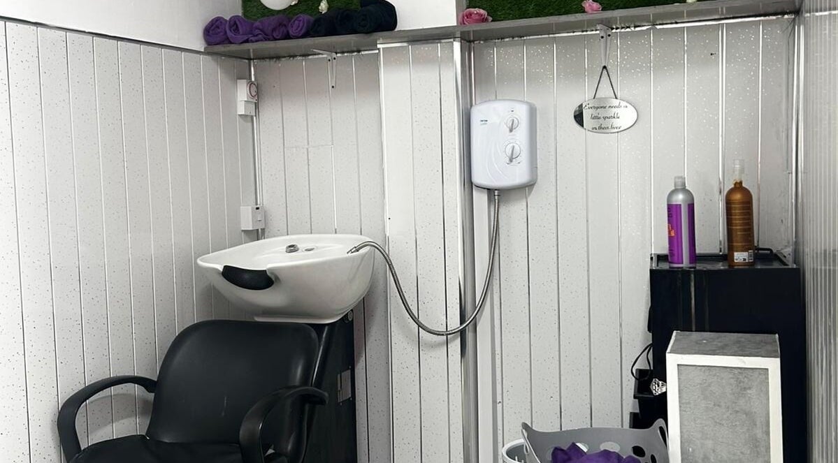 Chic wash area at Elegant Styles Studio in Glasgow, Scotland, GB, featuring stylish amenities and relaxing ambience.