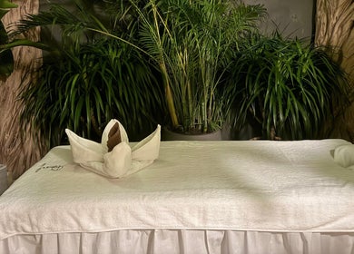 Relaxing massage table with greenery at Pious Therapy Center L.L.C in دبي, دبي, AE.