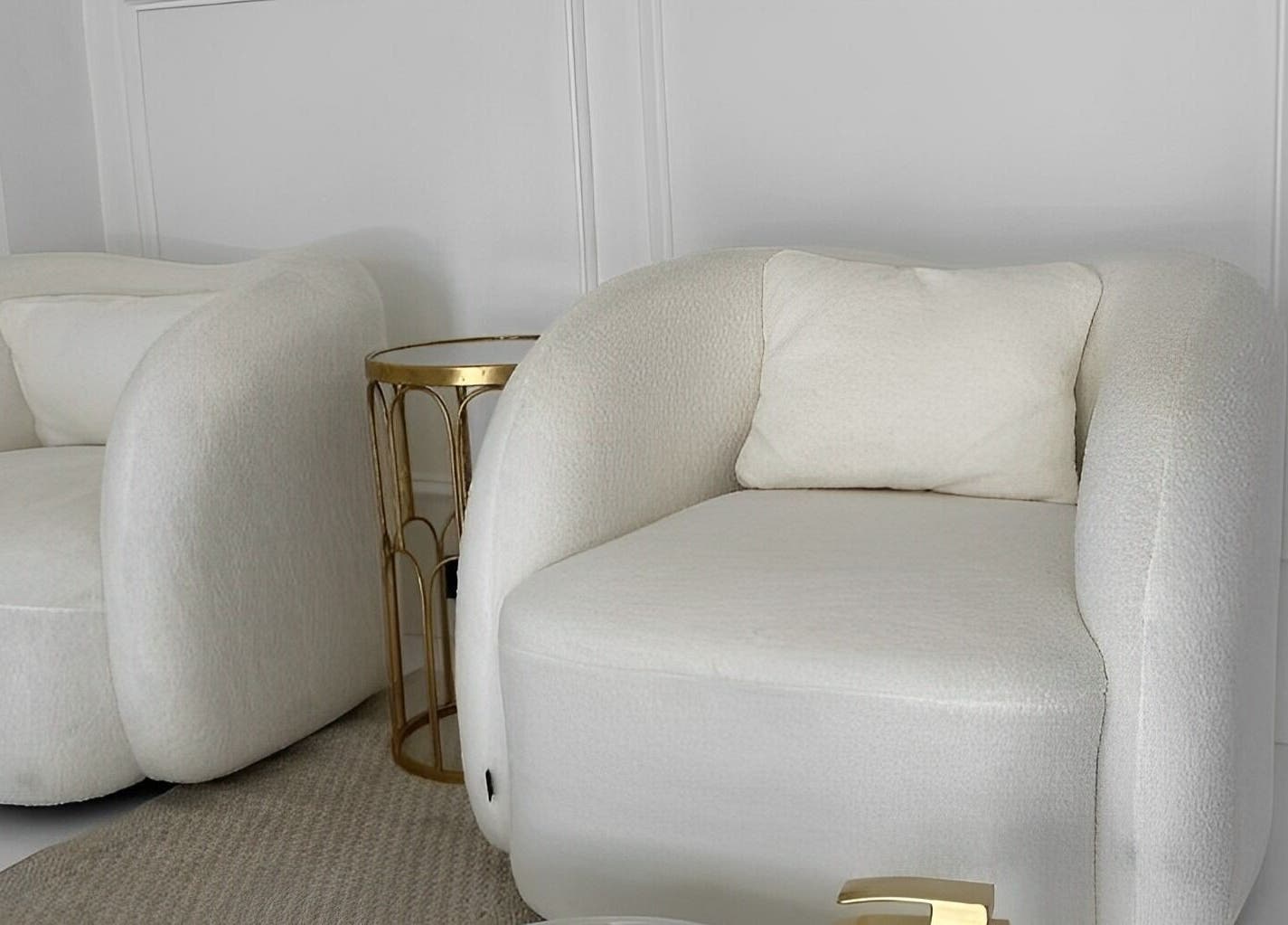 Sillón blanco en Althea Beauty Bar, Durango, Durango, MX, mostrando elegancia y confort.