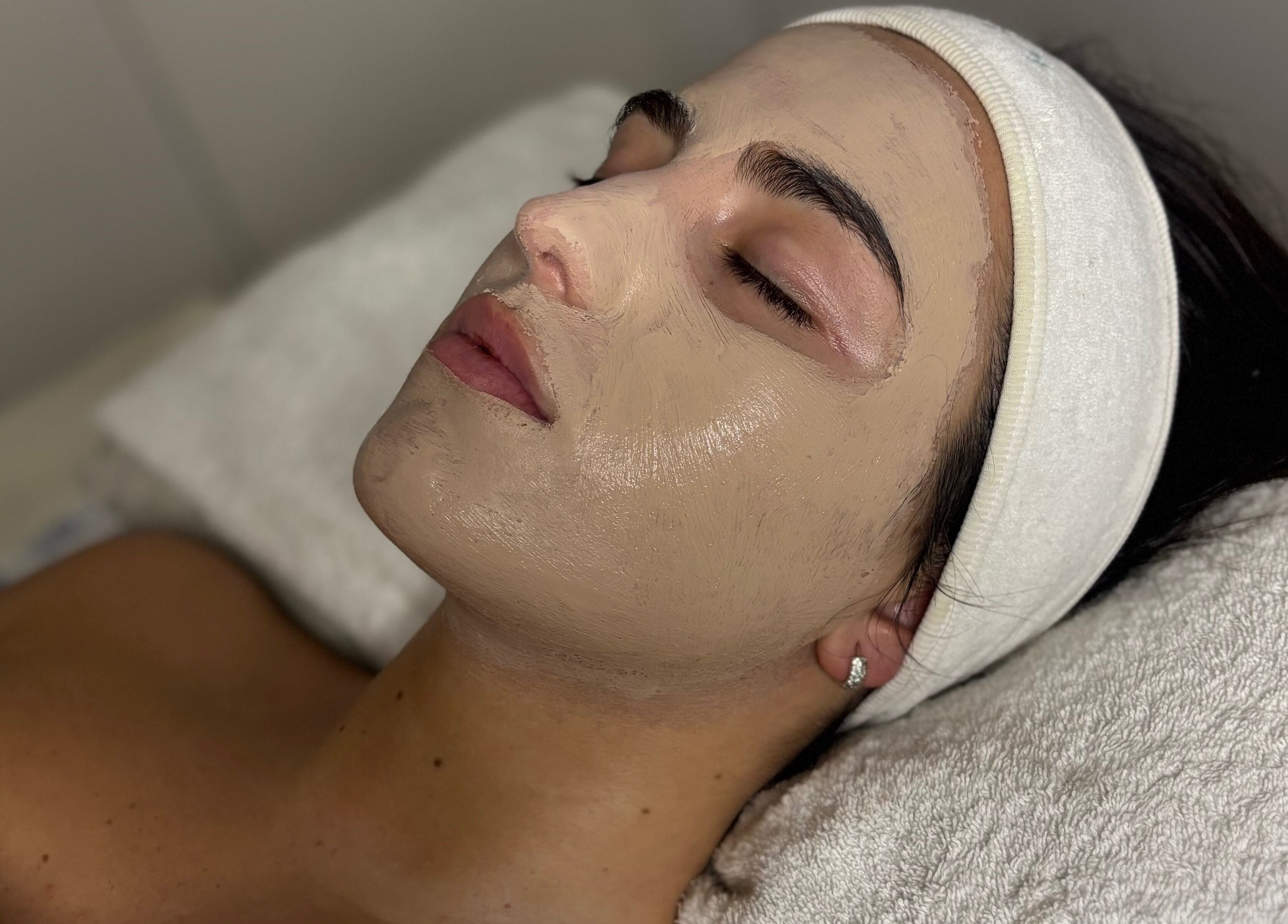 Facial treatment at JOHANA CORBALAN ESTETIC, Buenos Aires. Relax and rejuvenate in Ciudad Autónoma De Buenos Aires, AR.