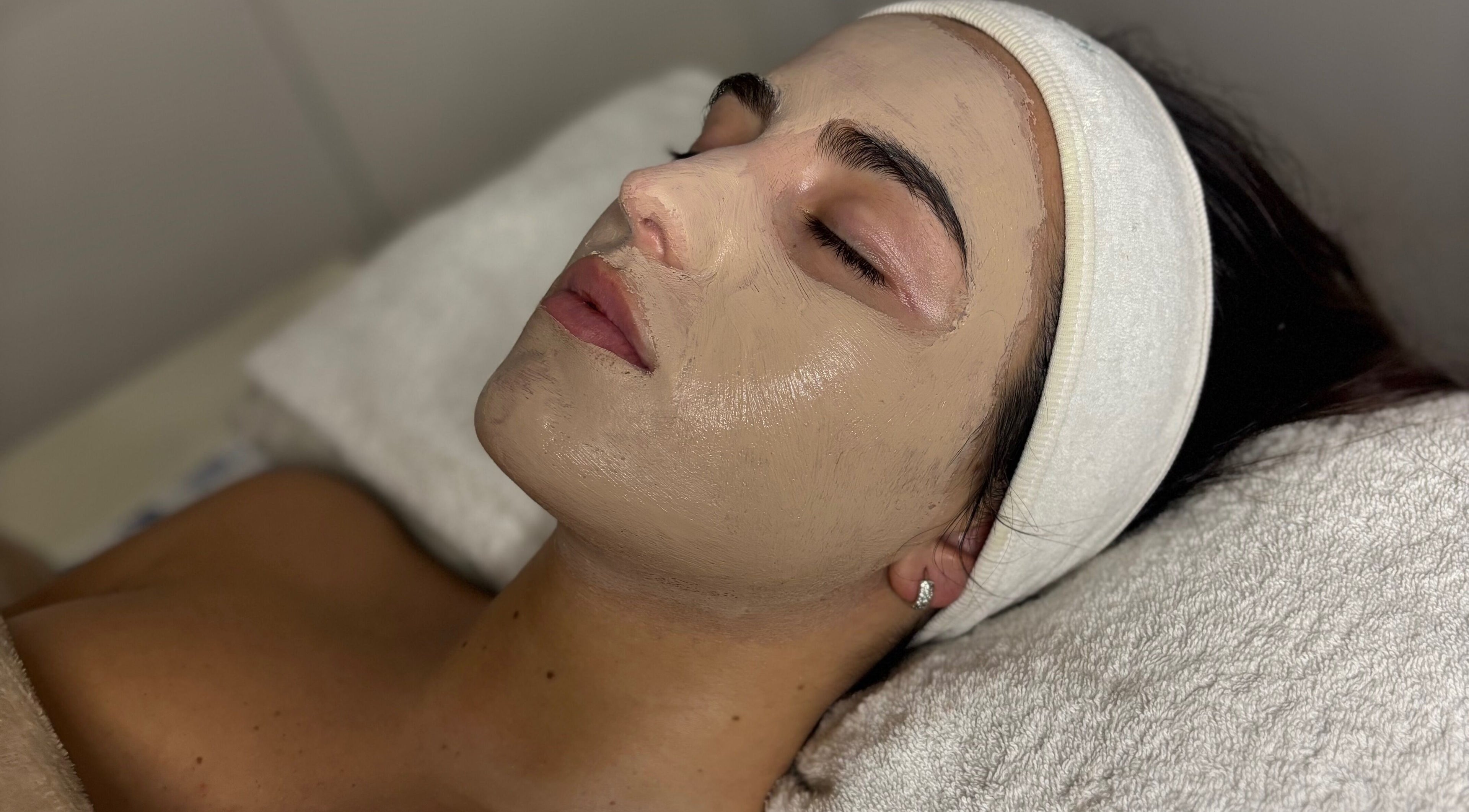 Facial treatment at JOHANA CORBALAN ESTETIC, Buenos Aires. Relax and rejuvenate in Ciudad Autónoma De Buenos Aires, AR.