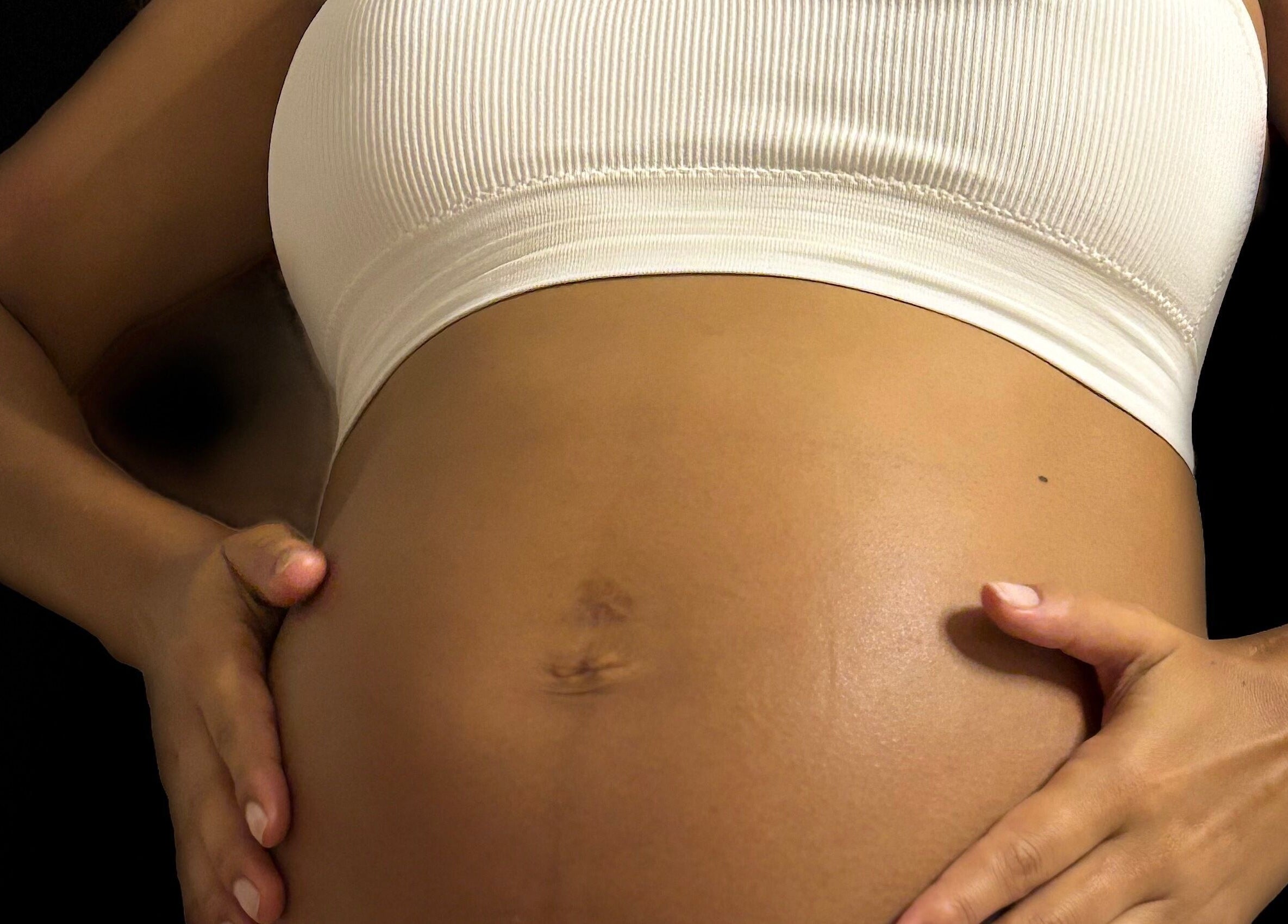 Pregnant belly massage at JOHANA CORBALAN ESTETIC, Buenos Aires, Ciudad Autónoma De Buenos Aires, AR.
