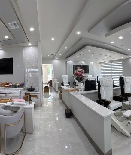 Εικόνα French Nails & Beauty Bar 2