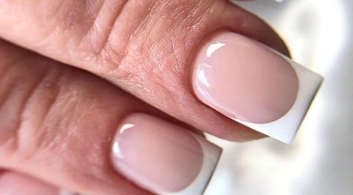 Unhas francesas em Mafalda Cunha - Beauty Studio, Santarém, Santarém, PT. Delicadeza e estilo.