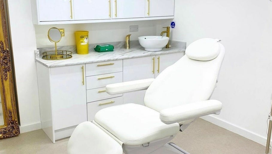 RR AESTHETIC CLINIC image 1