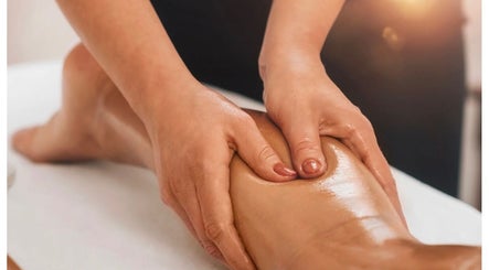 Professional leg massage at Shellharbour Village Thai Massage, Shellharbour, New South Wales, AU for relaxation.
