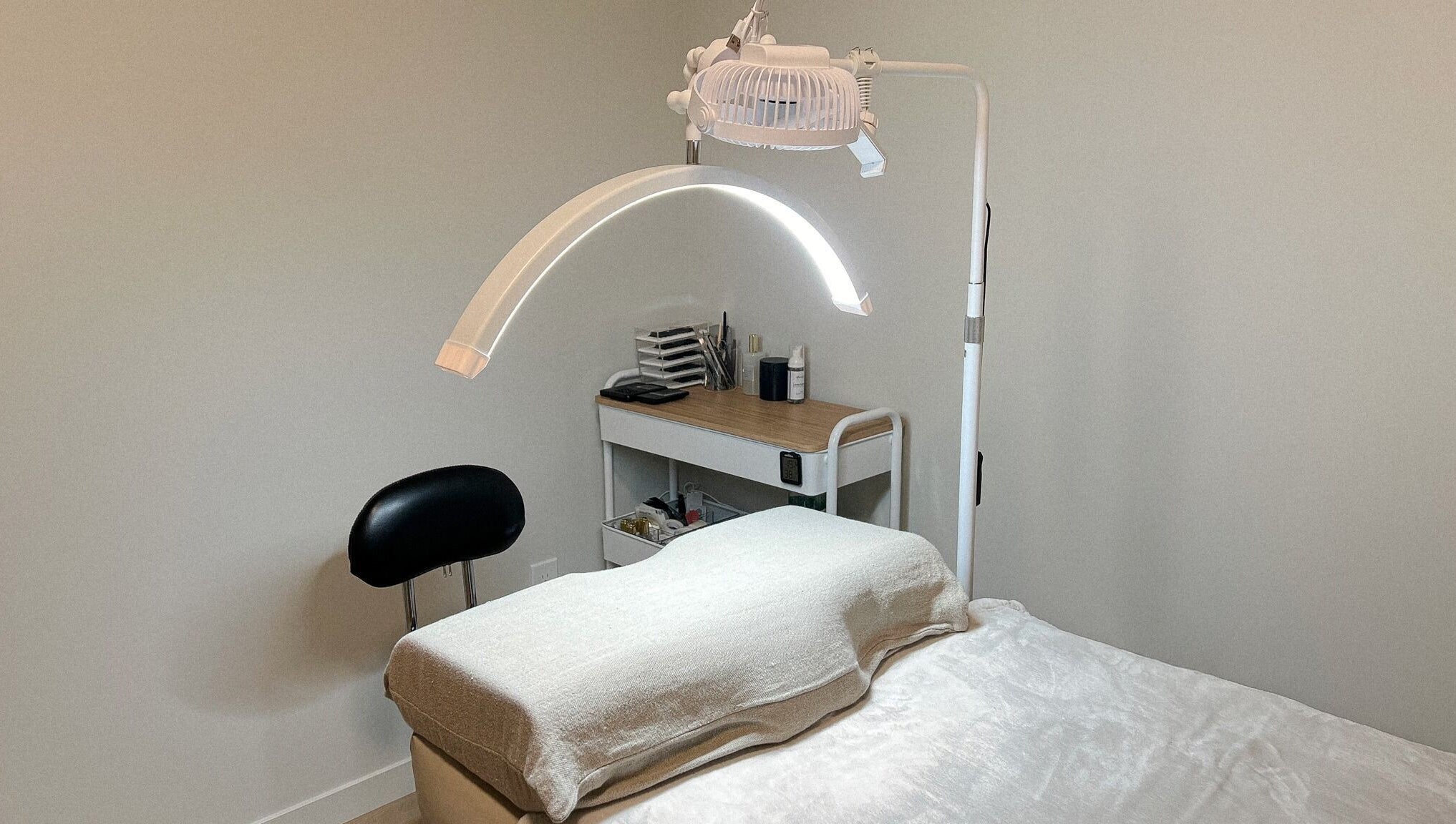 Cozy treatment room at Alison Siaotong Studio, Edmonton, Alberta, CA, equipped with a bed and modern lighting.