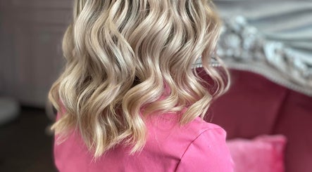 Salon Lavish Beauty imagine 2