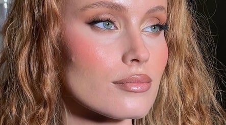 Natural glam makeup by Makeup by Meg @meggrayx Cheshire, Hale, England, GB highlighting soft curls and flawless skin.