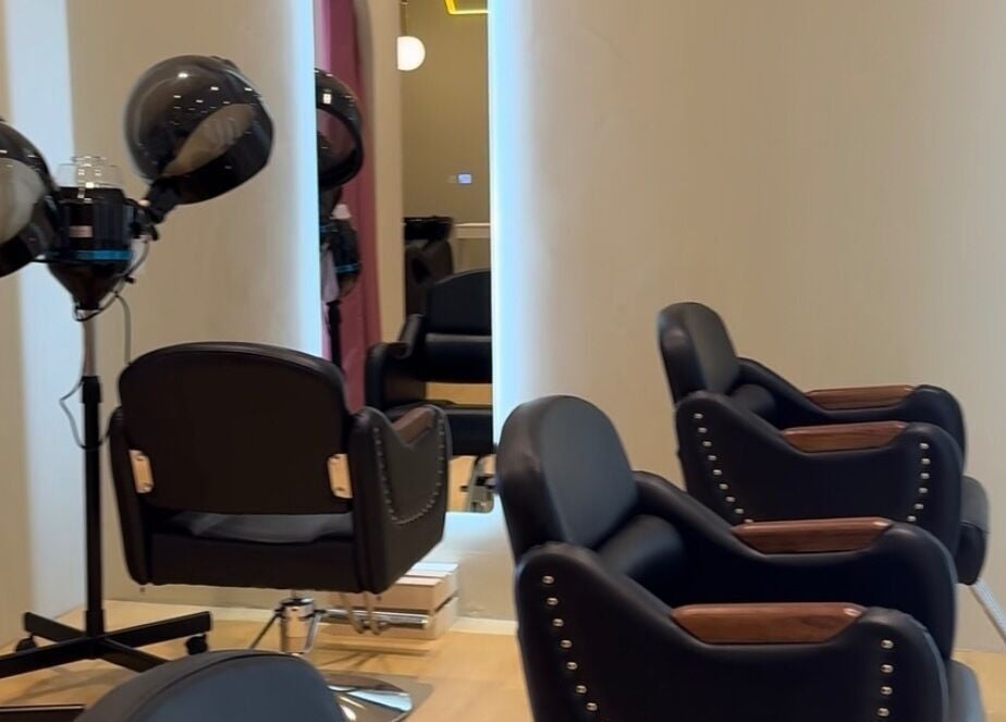 Modern salon chairs at Aurora Muslimah Salon & Spa Bandar Tropicana Aman, Telok Panglima Garang, Selangor, MY.