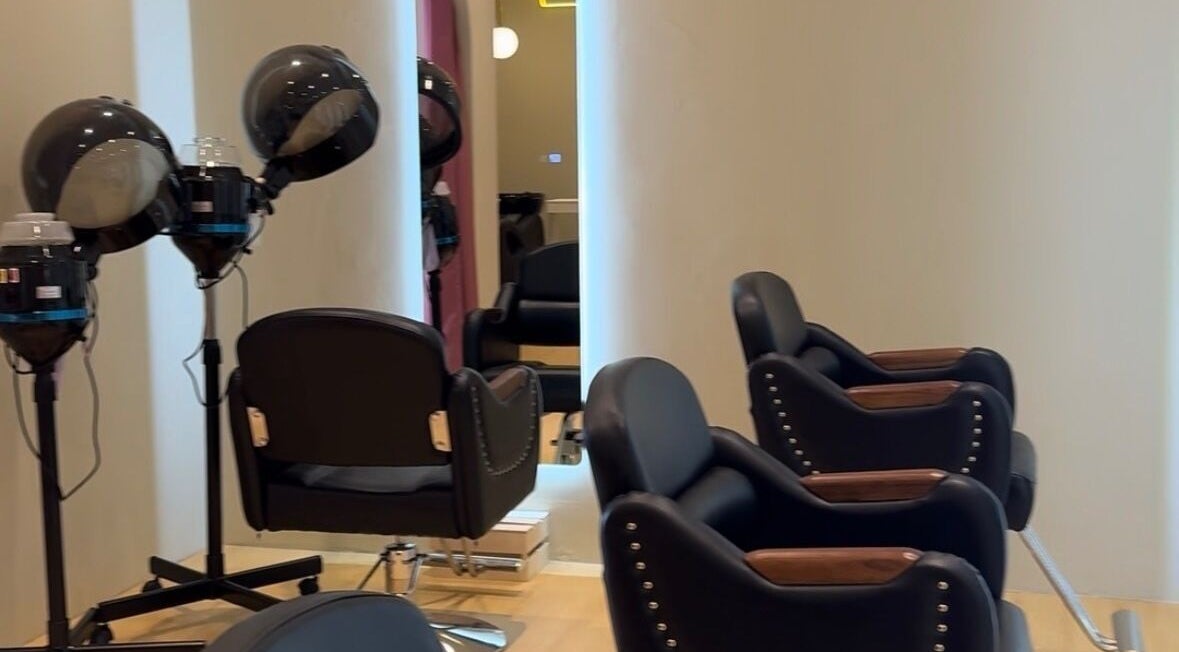 Modern salon chairs at Aurora Muslimah Salon & Spa Bandar Tropicana Aman, Telok Panglima Garang, Selangor, MY.