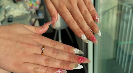 Eve nails