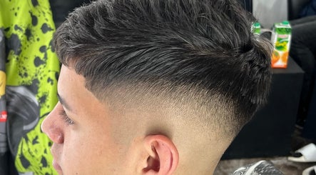 Corte de cabello estilo Fade en Doble TT Studio, Ingeniero Pablo Nogués, Provincia De Buenos Aires, AR.