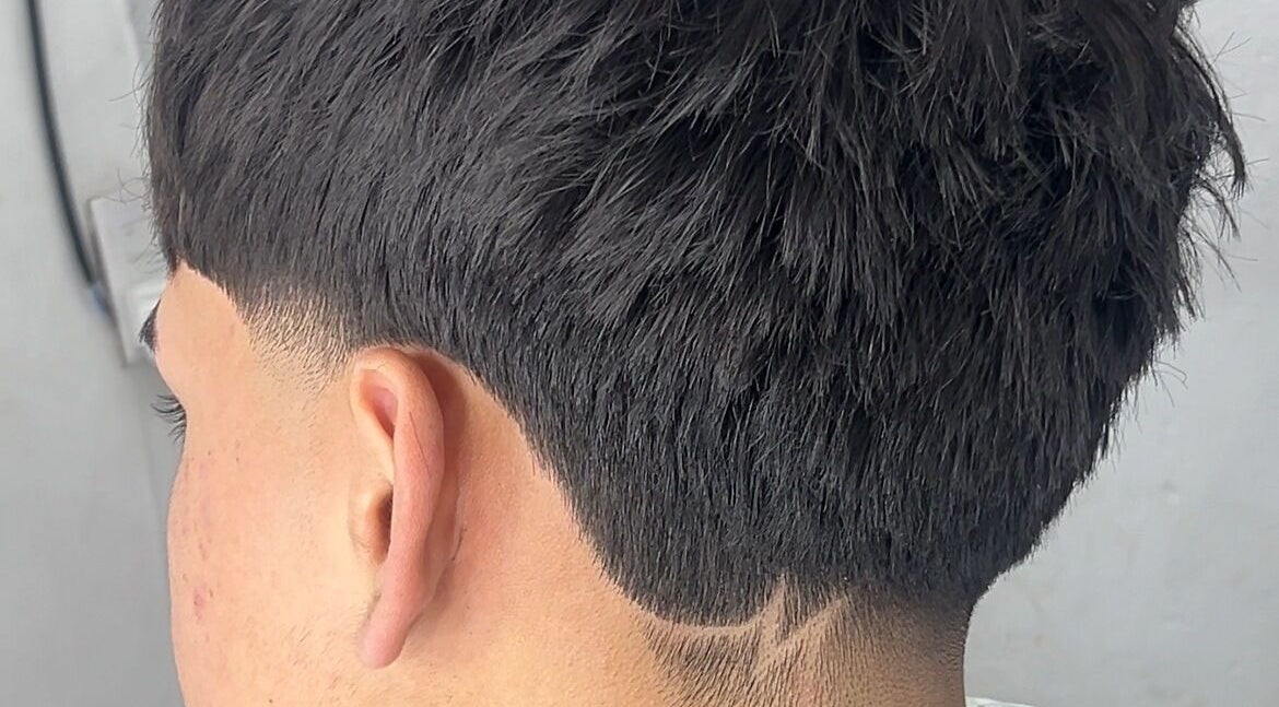 Corte de cabello detallado en Doble TT Studio, Ingeniero Pablo Nogués, Provincia De Buenos Aires, AR.