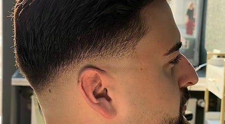 Andrés Barbershop image 3