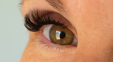 Lash-Tech & Beauty