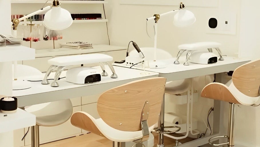 White Beauty Space imagem 1
