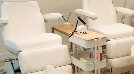 White Beauty Space imagem 2
