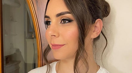 Kayleigh - The Makeup Artist