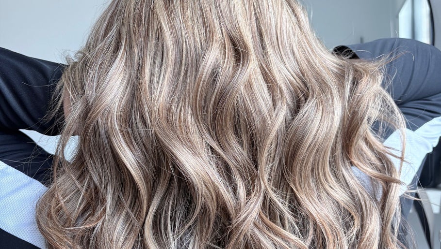Luxurious wavy hairstyle at Malimou, Endeavour Hills, Victoria, AU. Enhancing beauty with style.