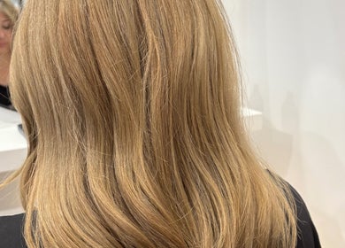 Smooth blonde hair styled at Malimou, Endeavour Hills, Victoria, AU, showcasing salon's quality service.
