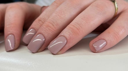 S E Nails image 3