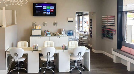 New Beauty Nail Lounge and Spa