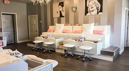 New Beauty Nail Lounge and Spa