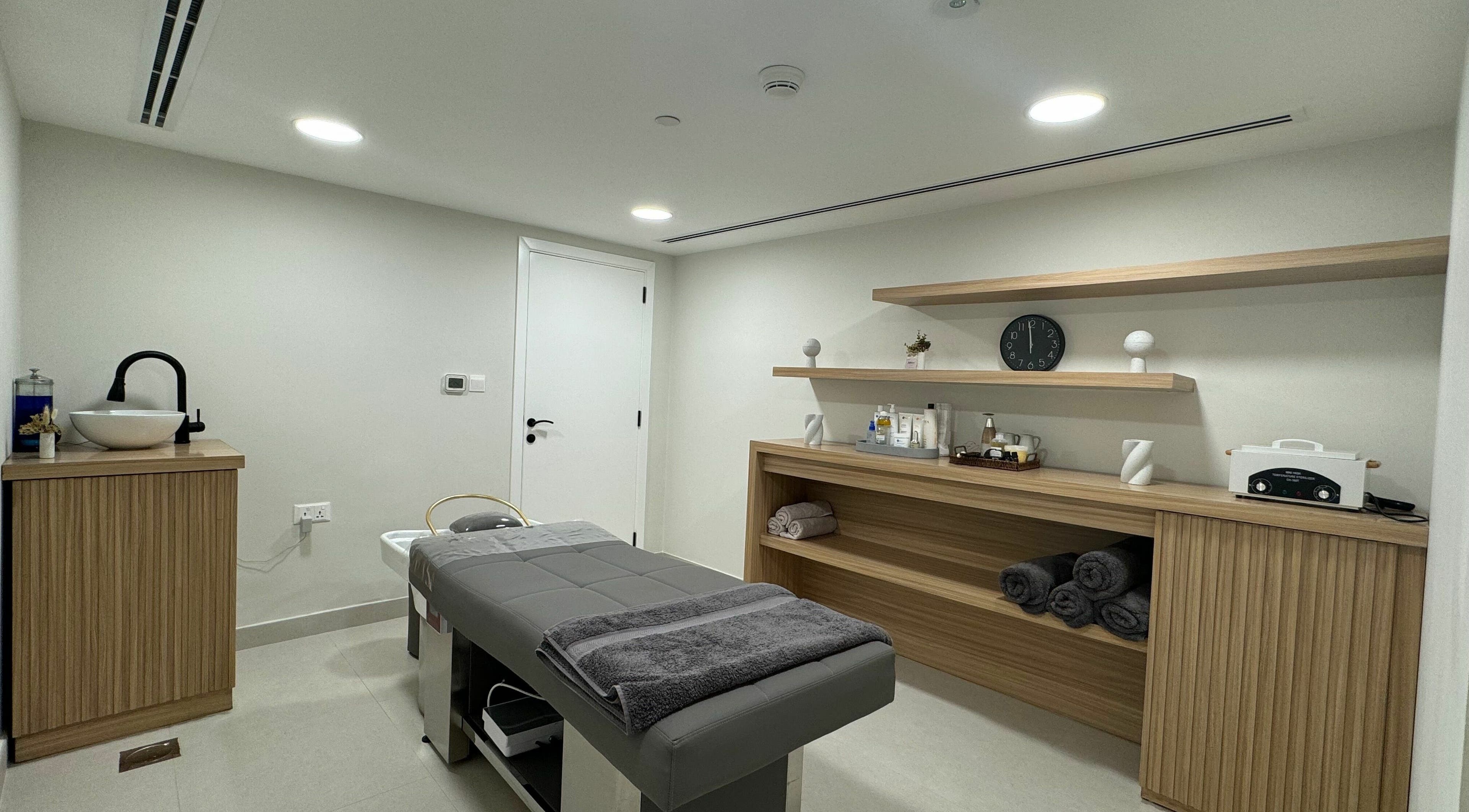 Relaxing treatment room at Sasalon Dubai, Dubai, AE with a modern massage table and serene atmosphere.