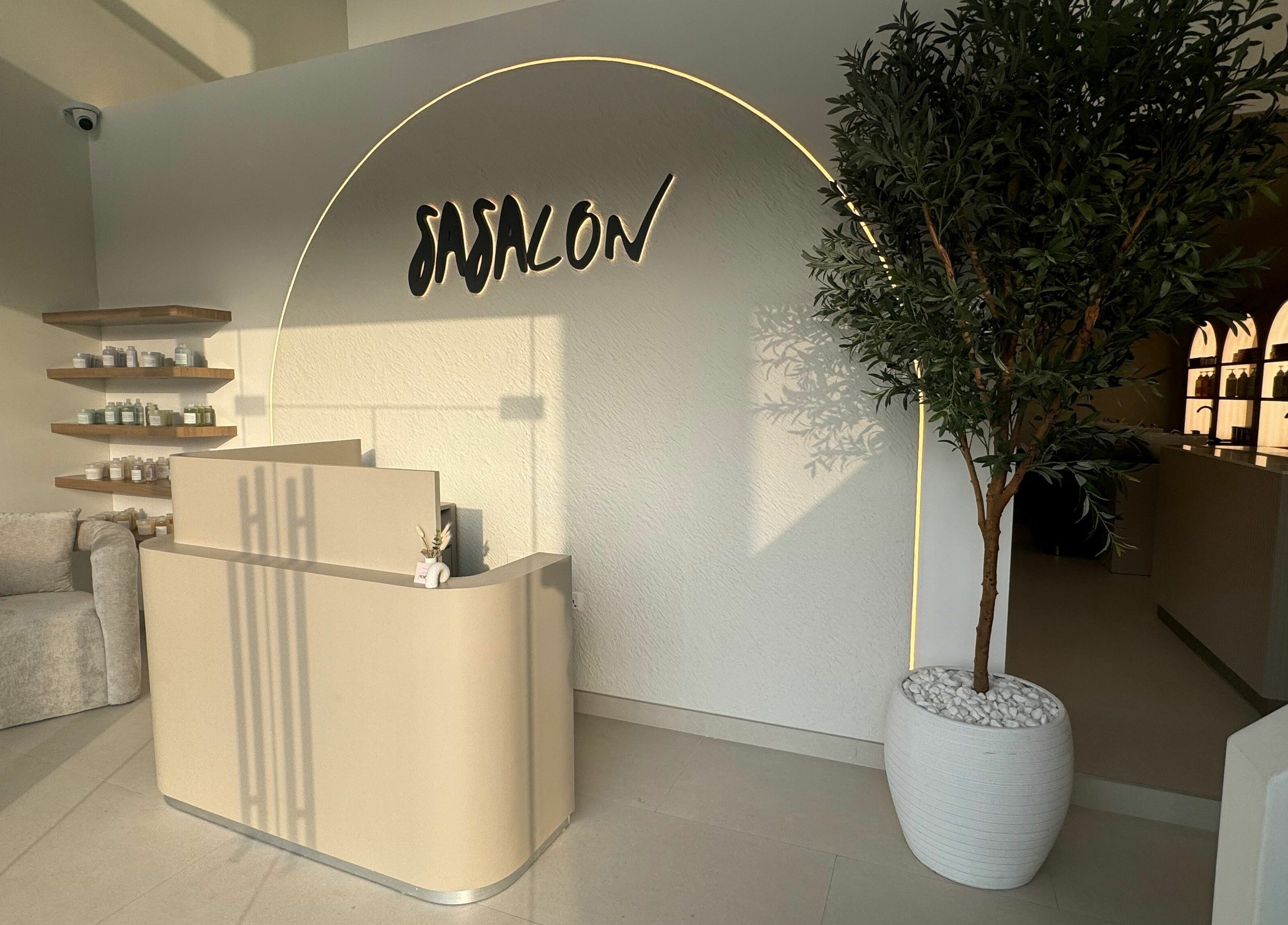 Elegant Sasalon Dubai reception in Dubai, AE, with stylish decor and natural lighting.