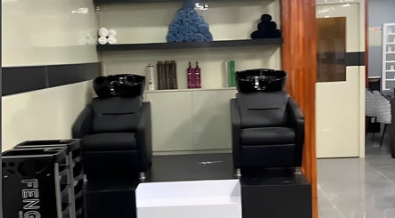 Bevel Unisex Salon image 2