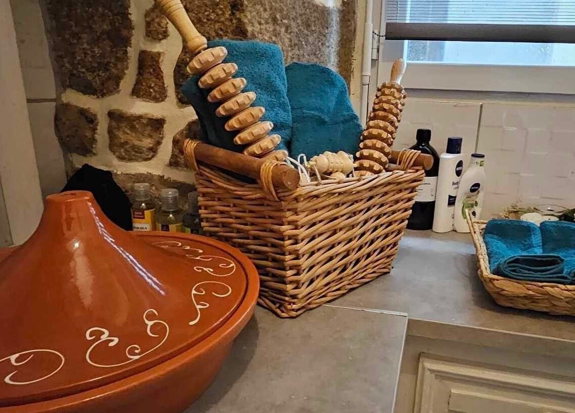 Accessoires de soin au Le Salon De Gaïa, Ducey-les-chéris, Normandie, FR.