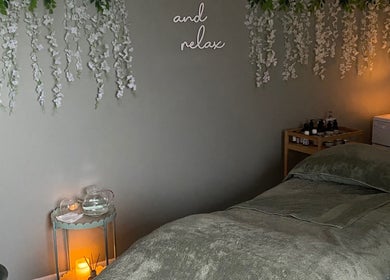 Peaceful massage room at Massage & Wellness Sanctuary, Winchburgh, Scotland, GB with relaxing lighting and decor.