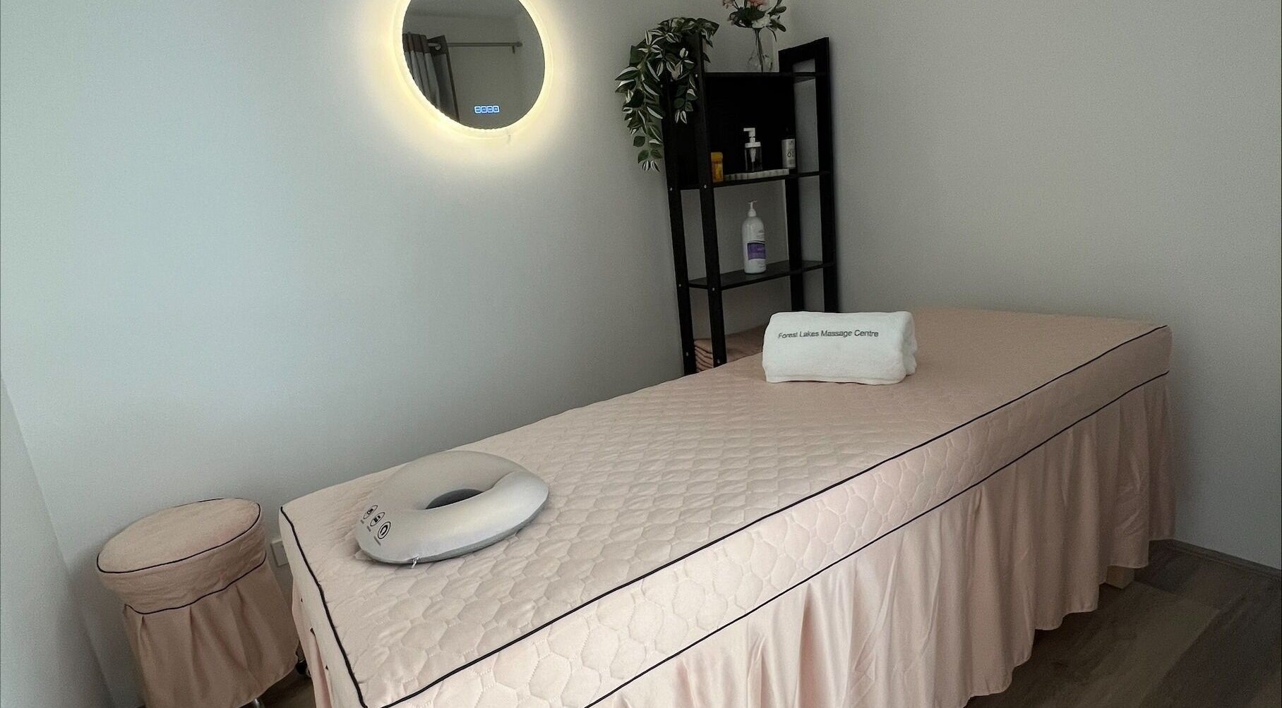 Relaxing massage room at Forest Lakes Massage Centre in Thornlie, Western Australia, AU with calming decor.
