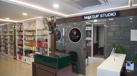 MAKEUP STUDIO image 2