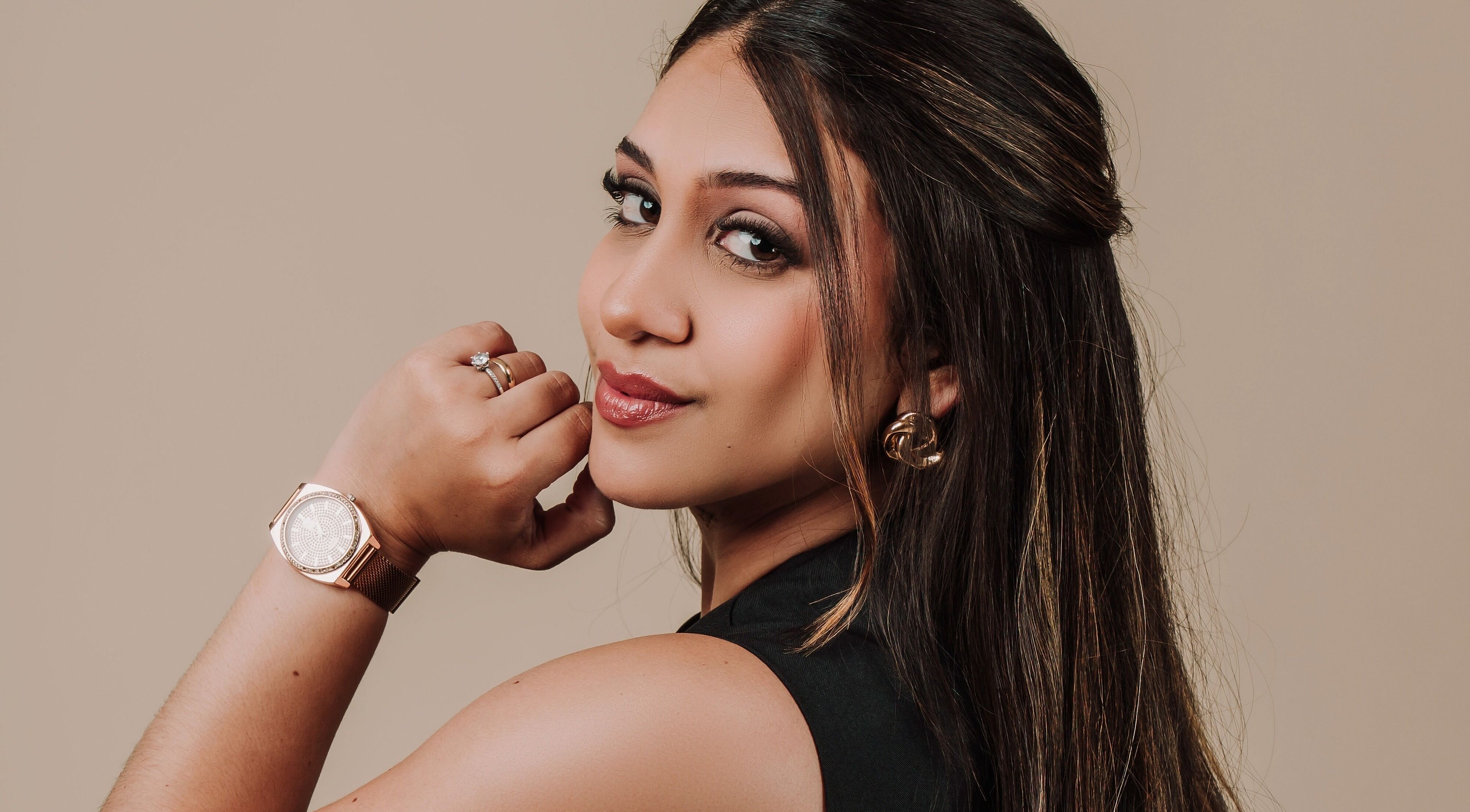 Rosto elegante em Maye Miranda - Cantanhede, Coimbra, PT. Beleza e sofisticação em destaque.